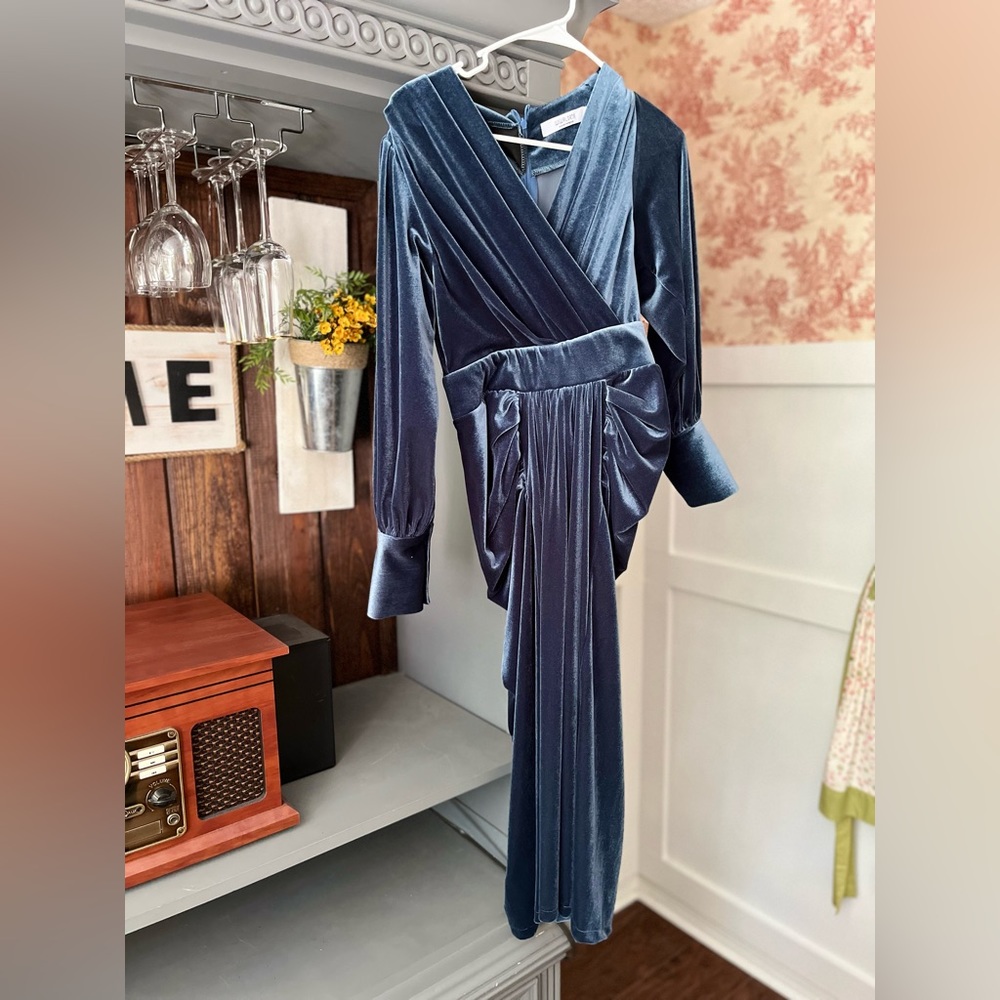 Wiwalorna blue velvet dress. Beautiful!!